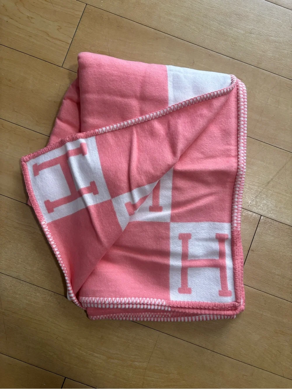 NWT Pink and White H-Block Knit Throw Blanket